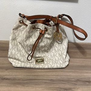 Like new genuine leather bag